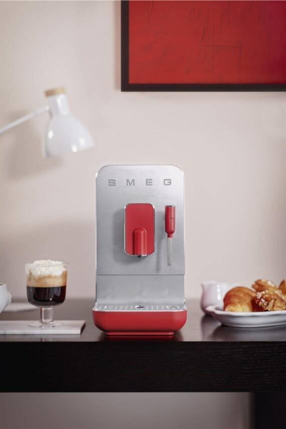 Smeg BCC02RDMEU Tam Otomatik Mat Kırmızı Kahve Makinesi - 2