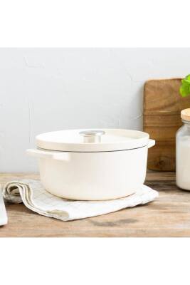 Kapaklı Döküm Demir Tencere 22 cm 3.3 L Almond Cream - 3